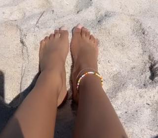 Tyla feet photo thumbnail
