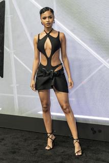 Tyla feet photo thumbnail