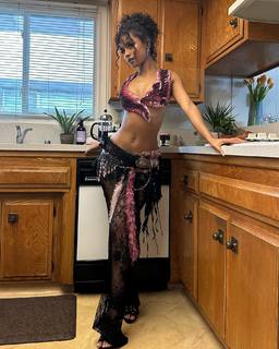Tyla feet photo thumbnail