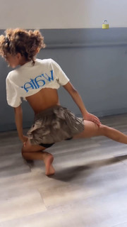 Tyla feet photo thumbnail
