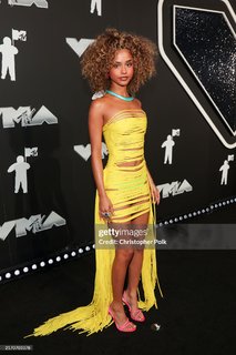 Tyla feet photo thumbnail