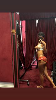 Tyla feet photo thumbnail