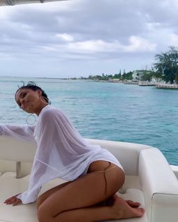 Tyla feet photo thumbnail