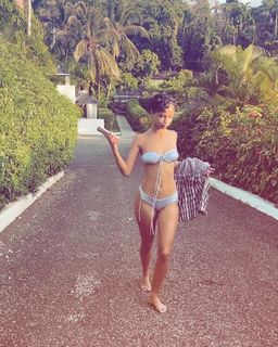Tyla feet photo thumbnail