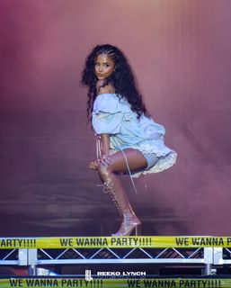 Tyla feet photo thumbnail