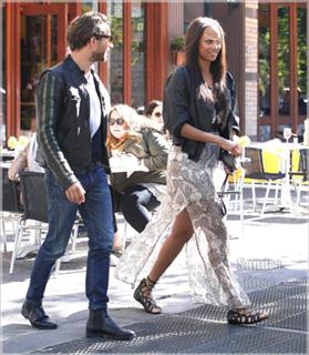 Tyra Banks feet photo thumbnail