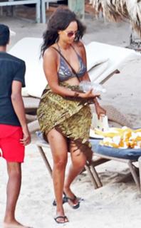 Tyra Banks feet photo thumbnail