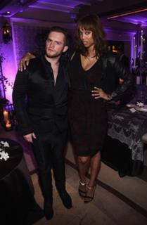 Tyra Banks feet photo thumbnail