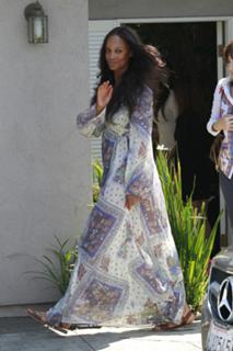 Tyra Banks feet photo thumbnail