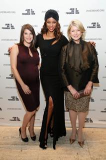 Tyra Banks feet photo thumbnail