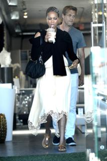 Tyra Banks feet photo thumbnail