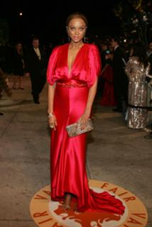Tyra Banks feet photo thumbnail