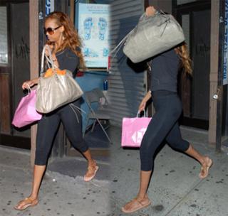 Tyra Banks feet photo thumbnail