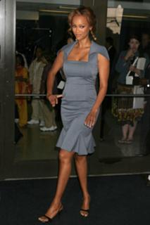 Tyra Banks feet photo thumbnail