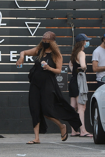 Tyra Banks feet photo thumbnail