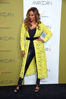 Tyra Banks feet photo thumbnail