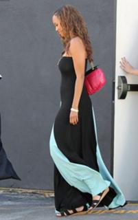 Tyra Banks feet photo thumbnail