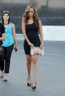 Tyra Banks feet photo thumbnail