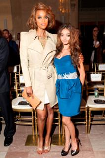 Tyra Banks feet photo thumbnail