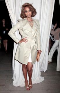 Tyra Banks feet photo thumbnail