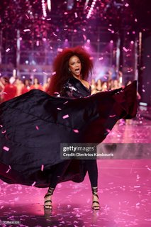 Tyra Banks feet photo 2