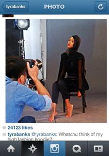 Tyra Banks feet photo thumbnail