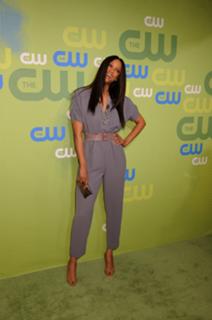 Tyra Banks feet photo thumbnail
