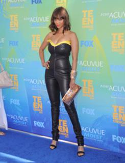 Tyra Banks feet photo thumbnail