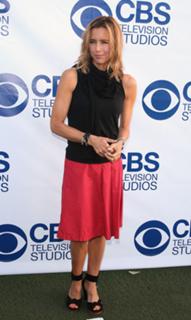 Téa Leoni feet photo thumbnail