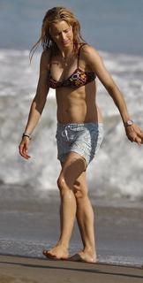 Téa Leoni feet photo thumbnail