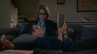 Téa Leoni feet photo thumbnail