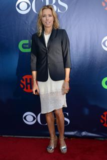 Téa Leoni feet photo thumbnail