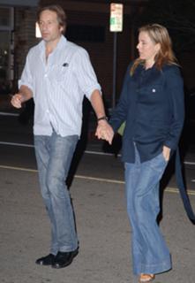 Téa Leoni feet photo thumbnail