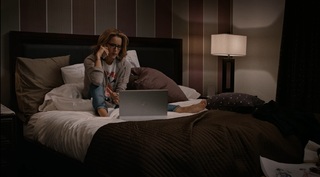 Téa Leoni feet photo thumbnail