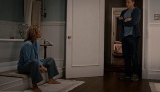 Téa Leoni feet photo thumbnail