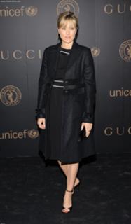 Téa Leoni feet photo thumbnail