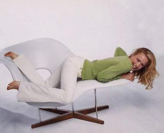 Téa Leoni feet photo thumbnail