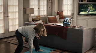Téa Leoni feet photo thumbnail