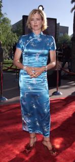 Téa Leoni feet photo thumbnail