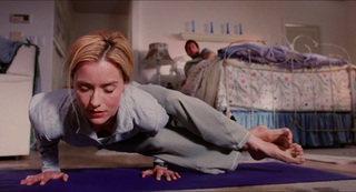 Téa Leoni feet photo thumbnail