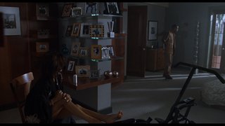 Téa Leoni feet photo thumbnail