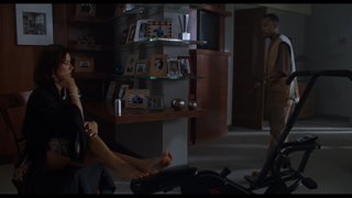 Téa Leoni feet photo thumbnail
