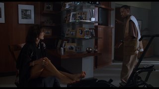 Téa Leoni feet photo thumbnail