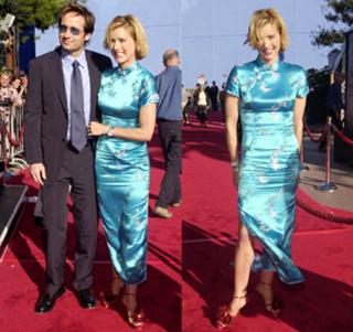 Téa Leoni feet photo thumbnail
