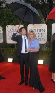 Téa Leoni feet photo thumbnail