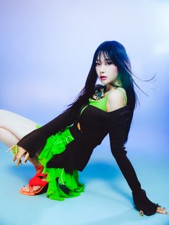 Uchinaga Eri feet photo thumbnail