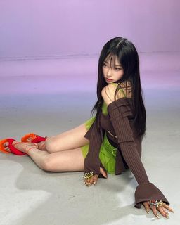 Uchinaga Eri feet photo thumbnail