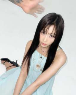 Uchinaga Eri feet photo thumbnail