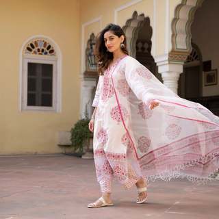 Uditi Singh feet photo 11