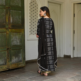Uditi Singh feet photo 10
